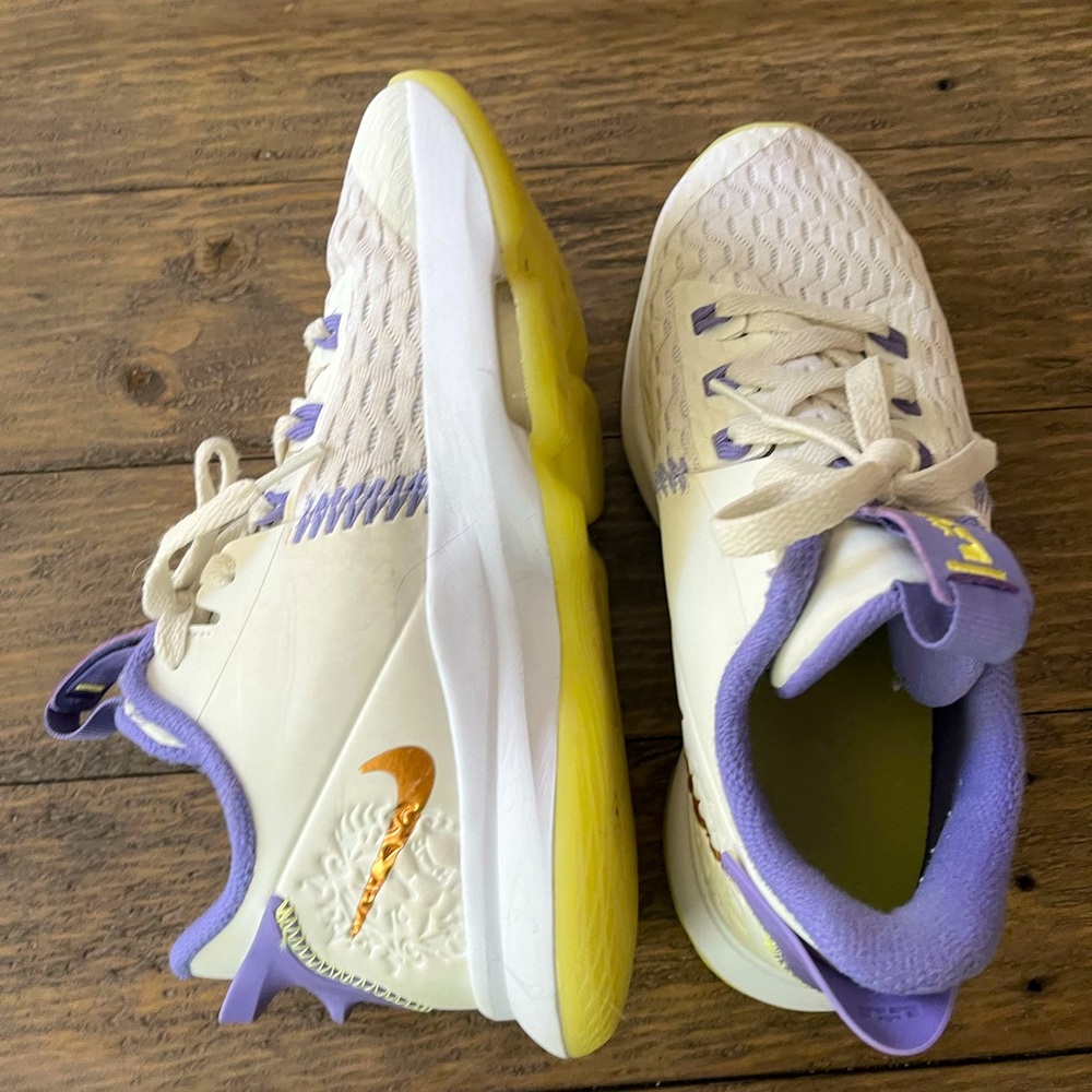 Woman’s nike basketball shoes, size 5.5